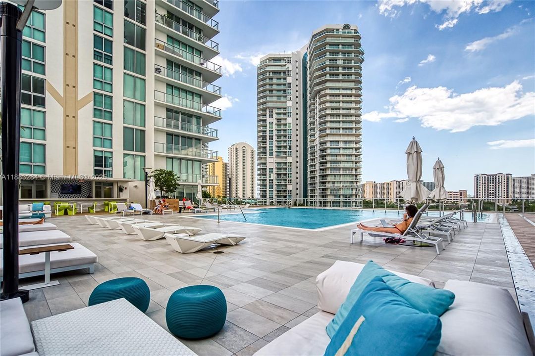 Active With Contract: $1,699,000 (3 beds, 3 baths, 1892 Square Feet)