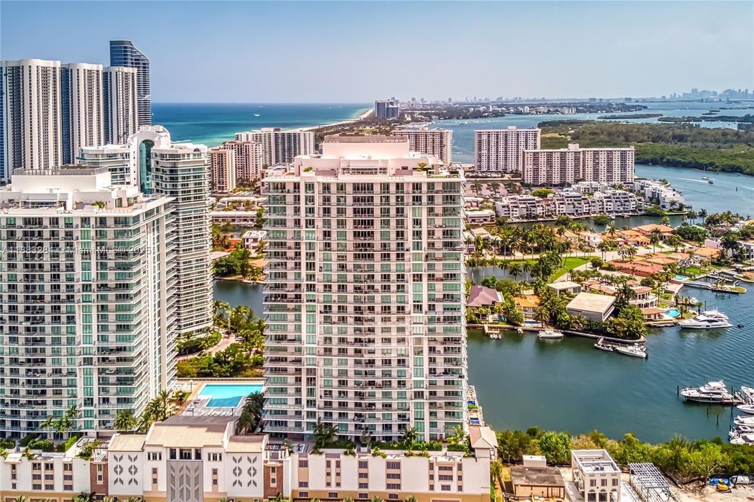 Active With Contract: $1,699,000 (3 beds, 3 baths, 1892 Square Feet)