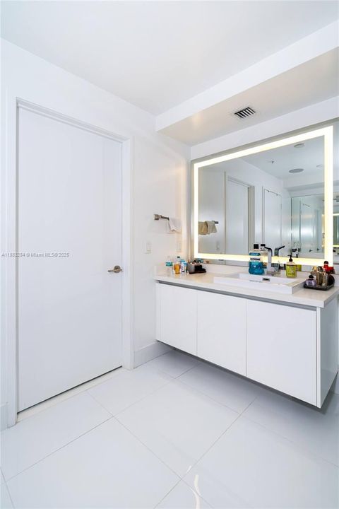 Active With Contract: $1,699,000 (3 beds, 3 baths, 1892 Square Feet)