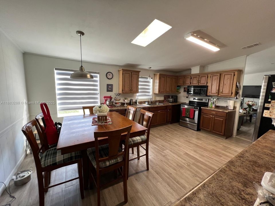 For Sale: $249,000 (3 beds, 2 baths, 1568 Square Feet)