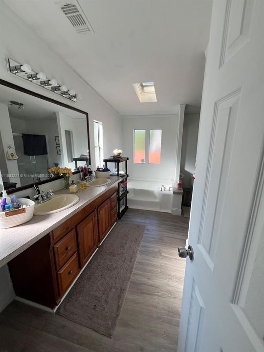 For Sale: $249,000 (3 beds, 2 baths, 1568 Square Feet)