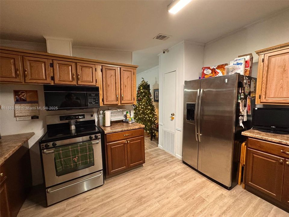 For Sale: $249,000 (3 beds, 2 baths, 1568 Square Feet)