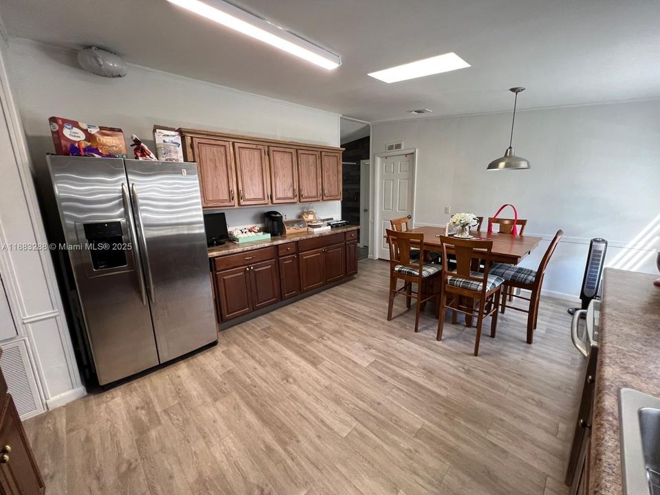 For Sale: $249,000 (3 beds, 2 baths, 1568 Square Feet)