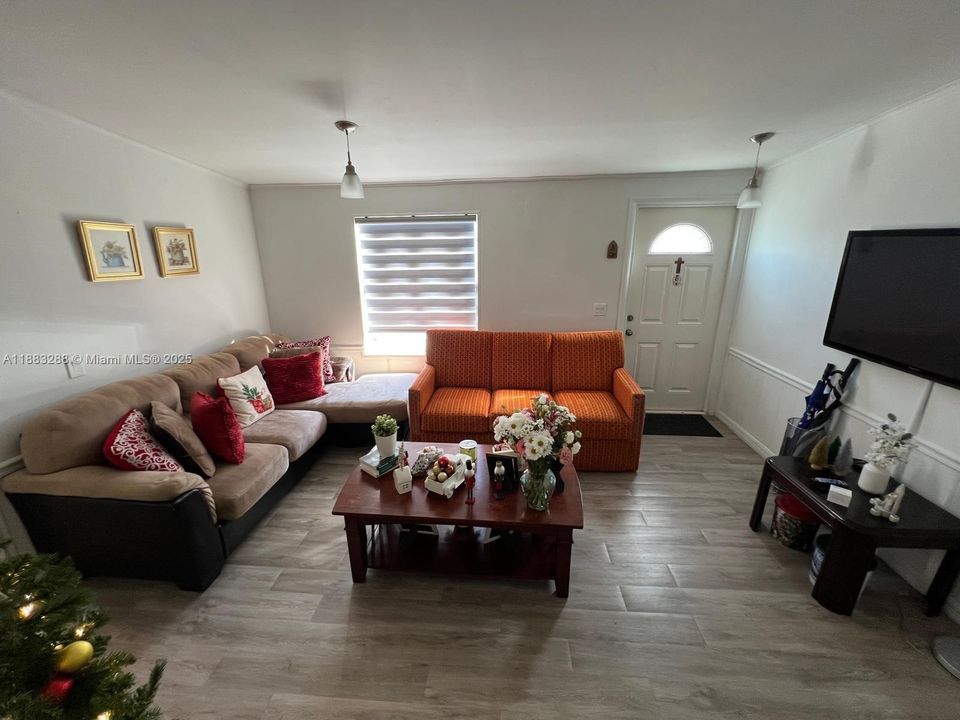 For Sale: $249,000 (3 beds, 2 baths, 1568 Square Feet)