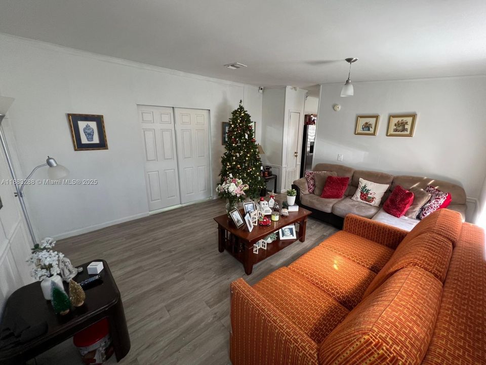 For Sale: $249,000 (3 beds, 2 baths, 1568 Square Feet)