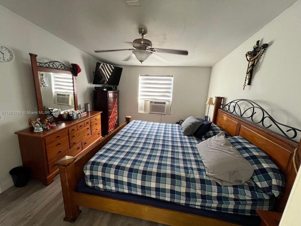 For Sale: $249,000 (3 beds, 2 baths, 1568 Square Feet)