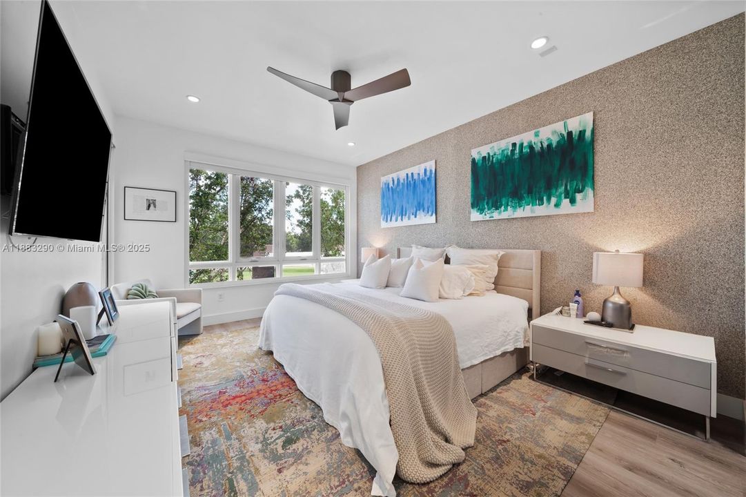 Под контрактом: $5,300 (4 спален, 3 ванн, 2599 Квадратных фут)