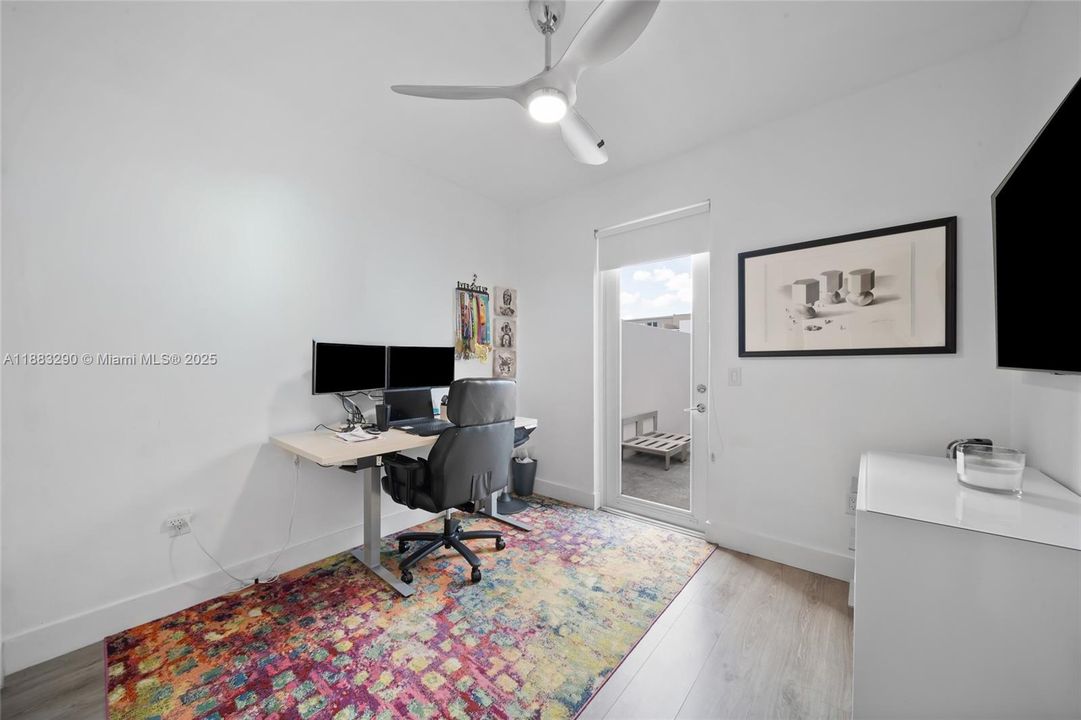 Под контрактом: $5,300 (4 спален, 3 ванн, 2599 Квадратных фут)