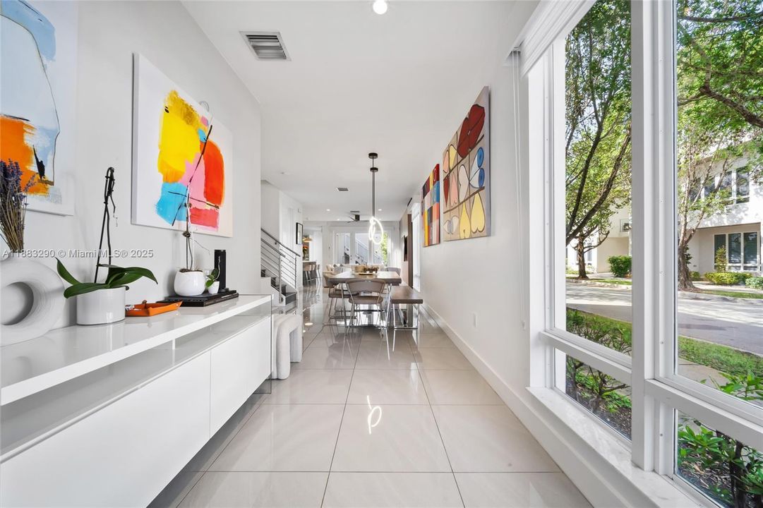 Под контрактом: $5,300 (4 спален, 3 ванн, 2599 Квадратных фут)