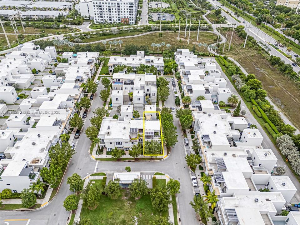 Под контрактом: $5,300 (4 спален, 3 ванн, 2599 Квадратных фут)