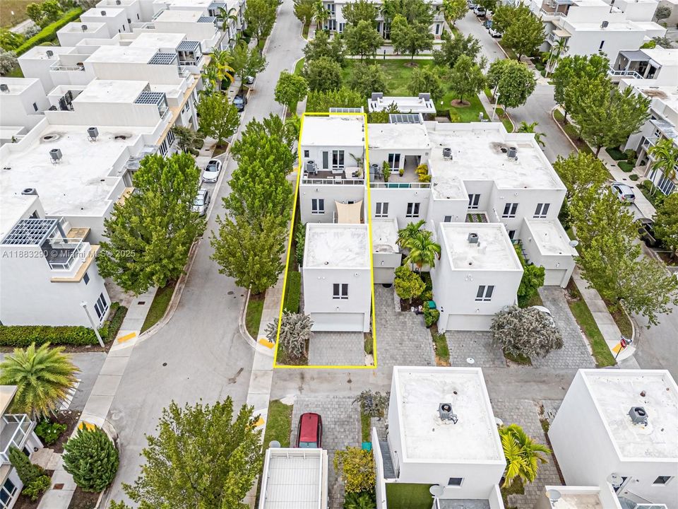 Под контрактом: $5,300 (4 спален, 3 ванн, 2599 Квадратных фут)