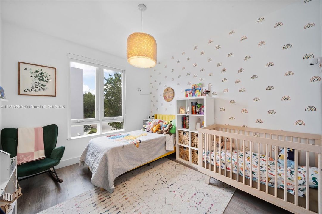 Под контрактом: $5,300 (4 спален, 3 ванн, 2599 Квадратных фут)