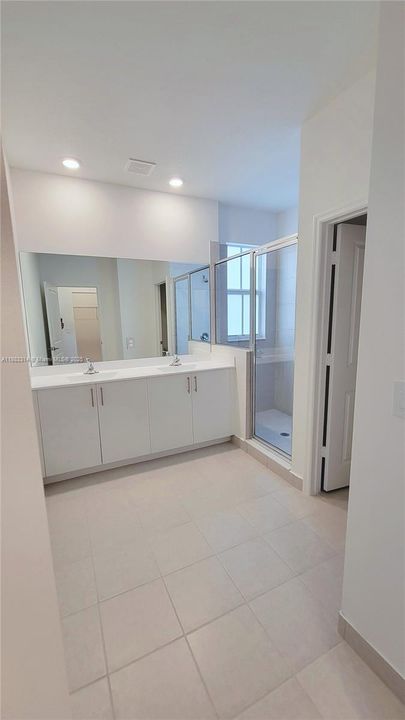 Active With Contract: $3,550 (4 beds, 2 baths, 1692 Square Feet)