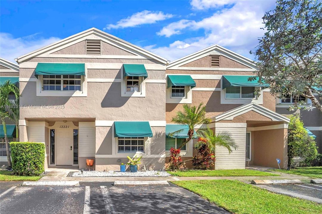 最近售出: $450,000 (3 贝兹, 3 浴室, 1459 平方英尺)