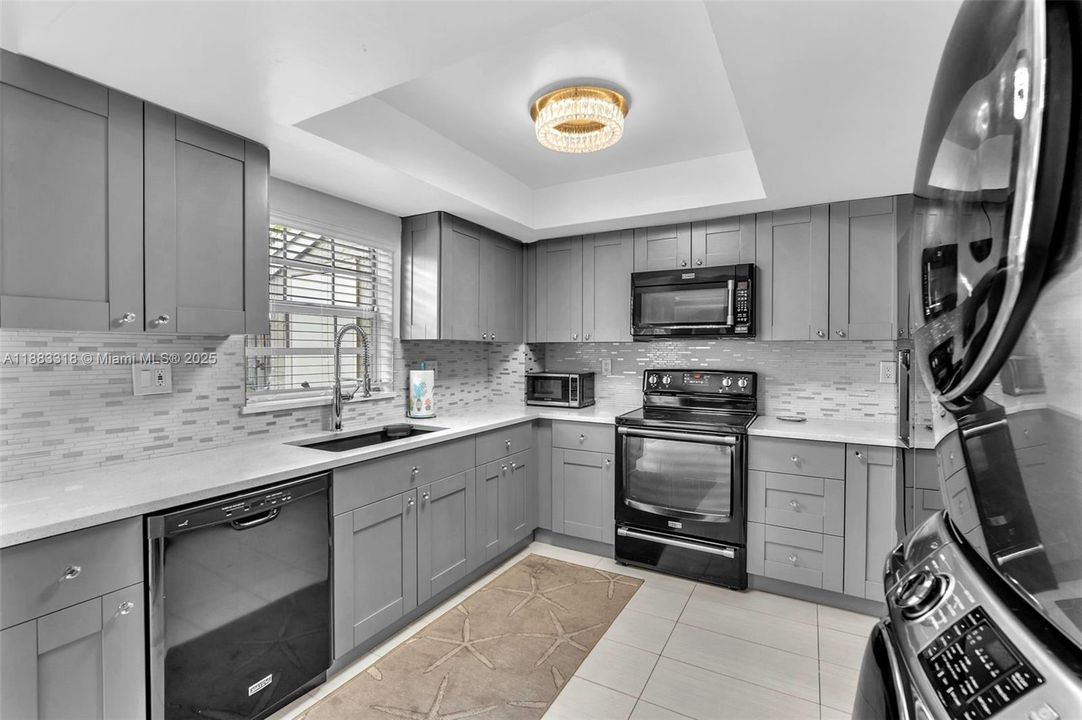 最近售出: $450,000 (3 贝兹, 3 浴室, 1459 平方英尺)