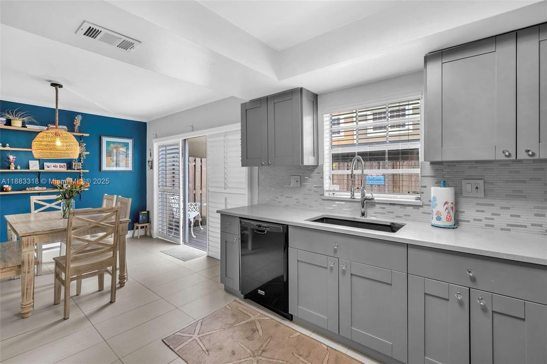 最近售出: $450,000 (3 贝兹, 3 浴室, 1459 平方英尺)