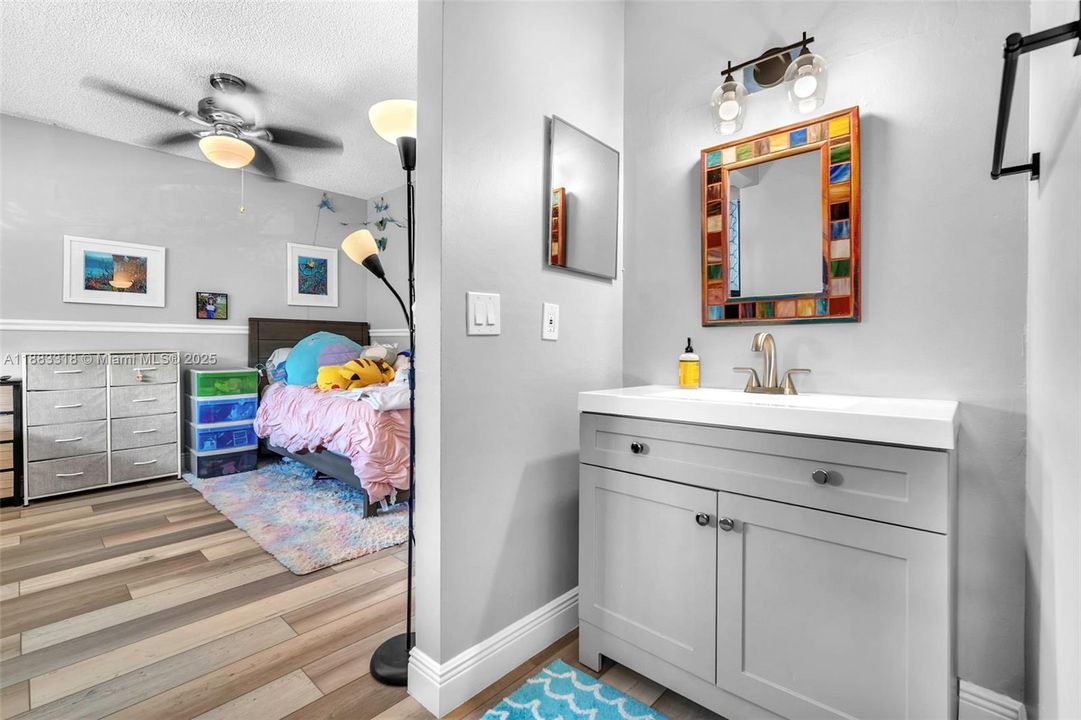 最近售出: $450,000 (3 贝兹, 3 浴室, 1459 平方英尺)