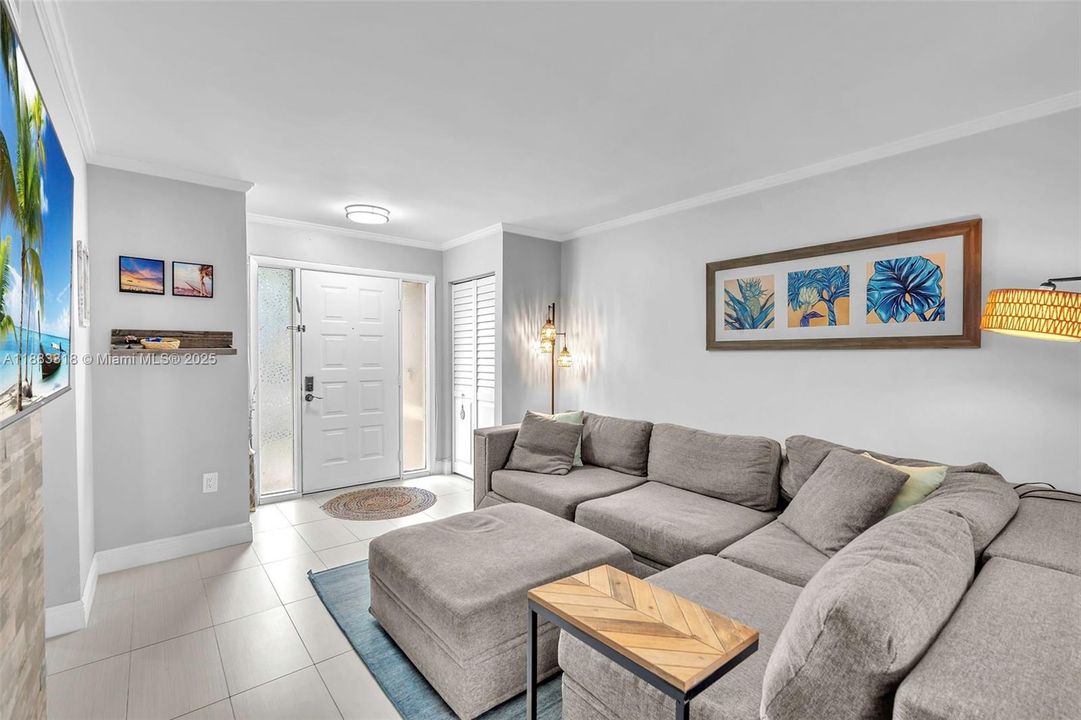 最近售出: $450,000 (3 贝兹, 3 浴室, 1459 平方英尺)