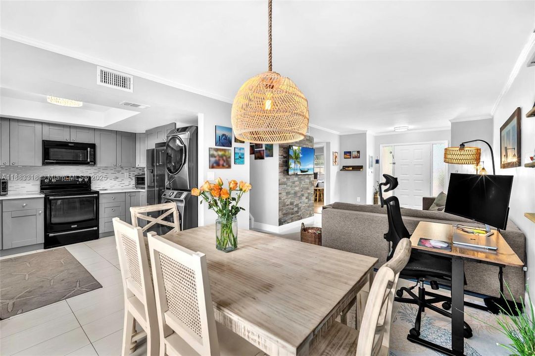 最近售出: $450,000 (3 贝兹, 3 浴室, 1459 平方英尺)