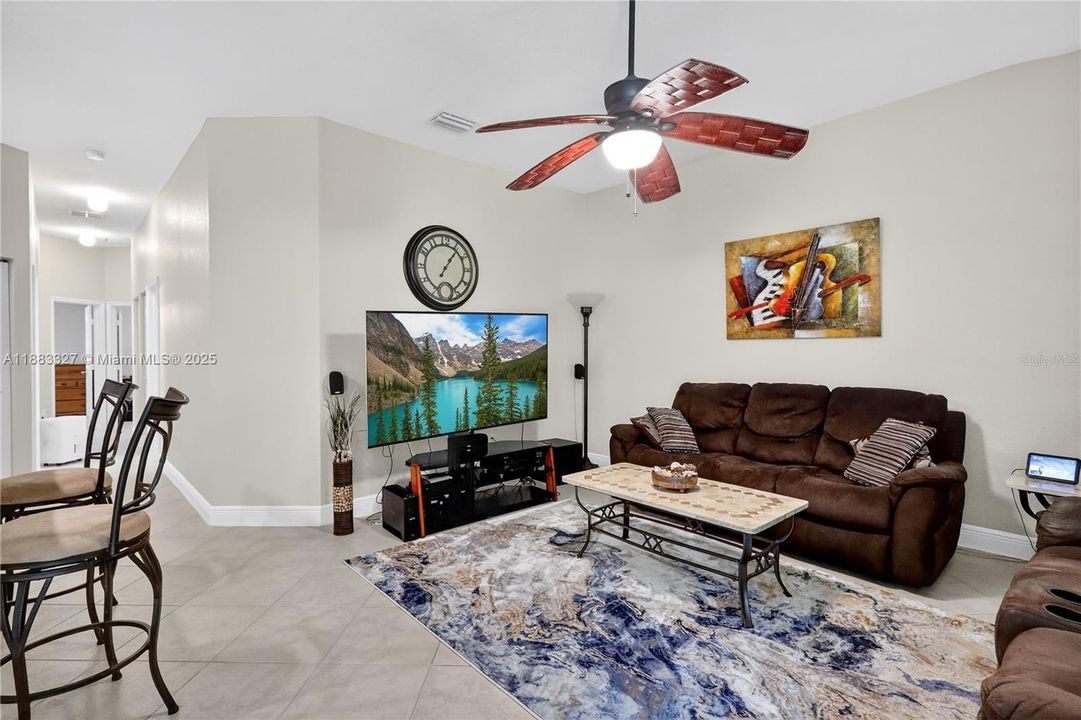 Activo con contrato: $765,000 (4 camas, 3 baños, 2326 Pies cuadrados)