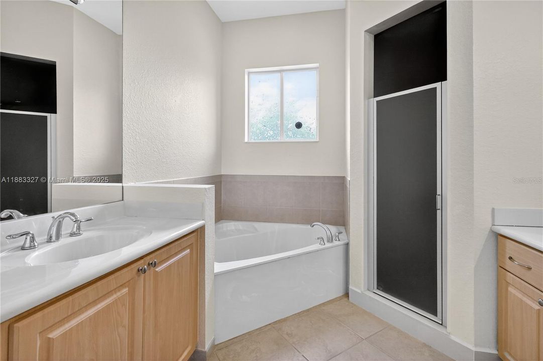 Activo con contrato: $765,000 (4 camas, 3 baños, 2326 Pies cuadrados)