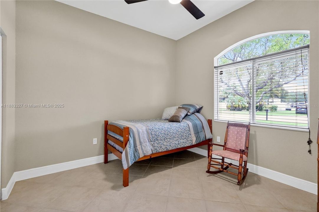 Activo con contrato: $765,000 (4 camas, 3 baños, 2326 Pies cuadrados)