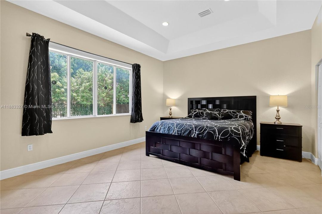 Activo con contrato: $765,000 (4 camas, 3 baños, 2326 Pies cuadrados)