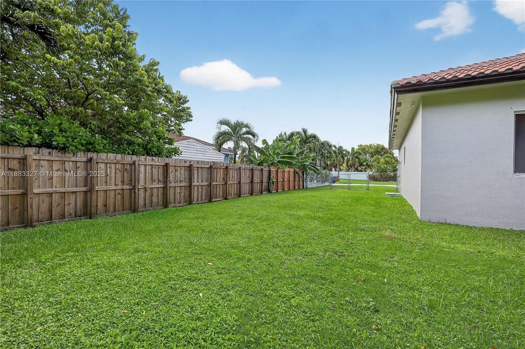 Activo con contrato: $765,000 (4 camas, 3 baños, 2326 Pies cuadrados)