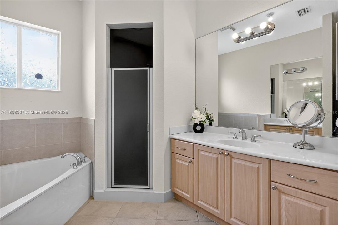 Activo con contrato: $765,000 (4 camas, 3 baños, 2326 Pies cuadrados)