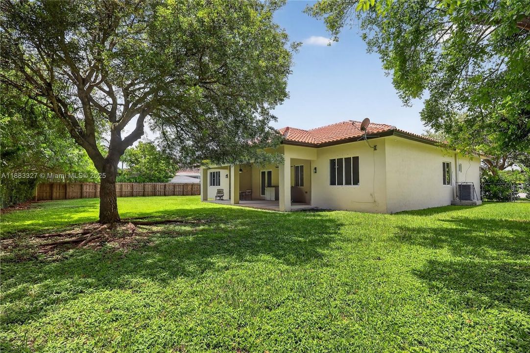 Activo con contrato: $765,000 (4 camas, 3 baños, 2326 Pies cuadrados)