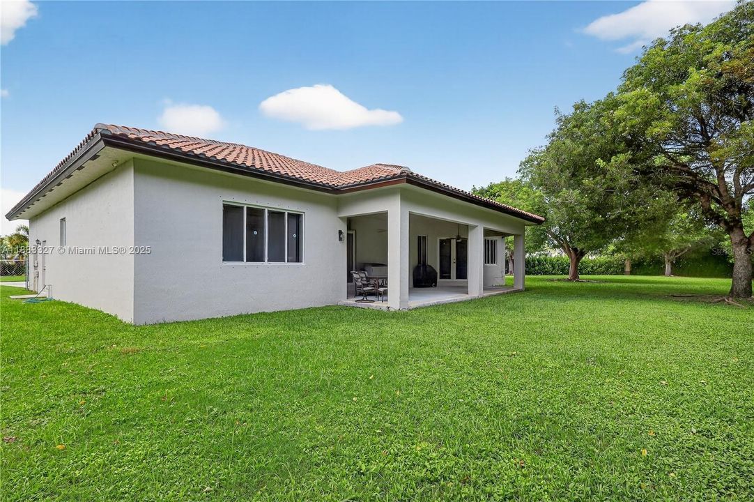 Activo con contrato: $765,000 (4 camas, 3 baños, 2326 Pies cuadrados)