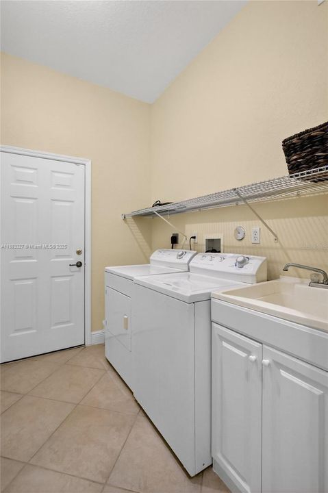 Activo con contrato: $765,000 (4 camas, 3 baños, 2326 Pies cuadrados)