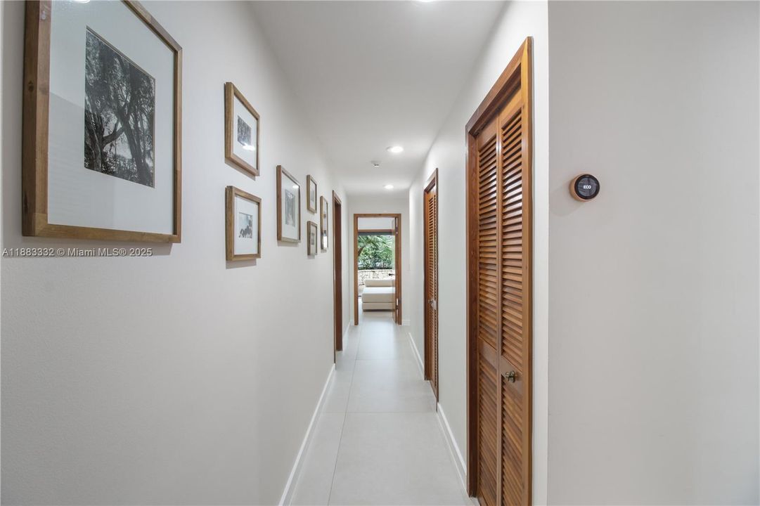 合同活跃: $2,175,000 (4 贝兹, 2 浴室, 3552 平方英尺)