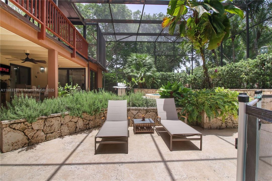 合同活跃: $2,175,000 (4 贝兹, 2 浴室, 3552 平方英尺)