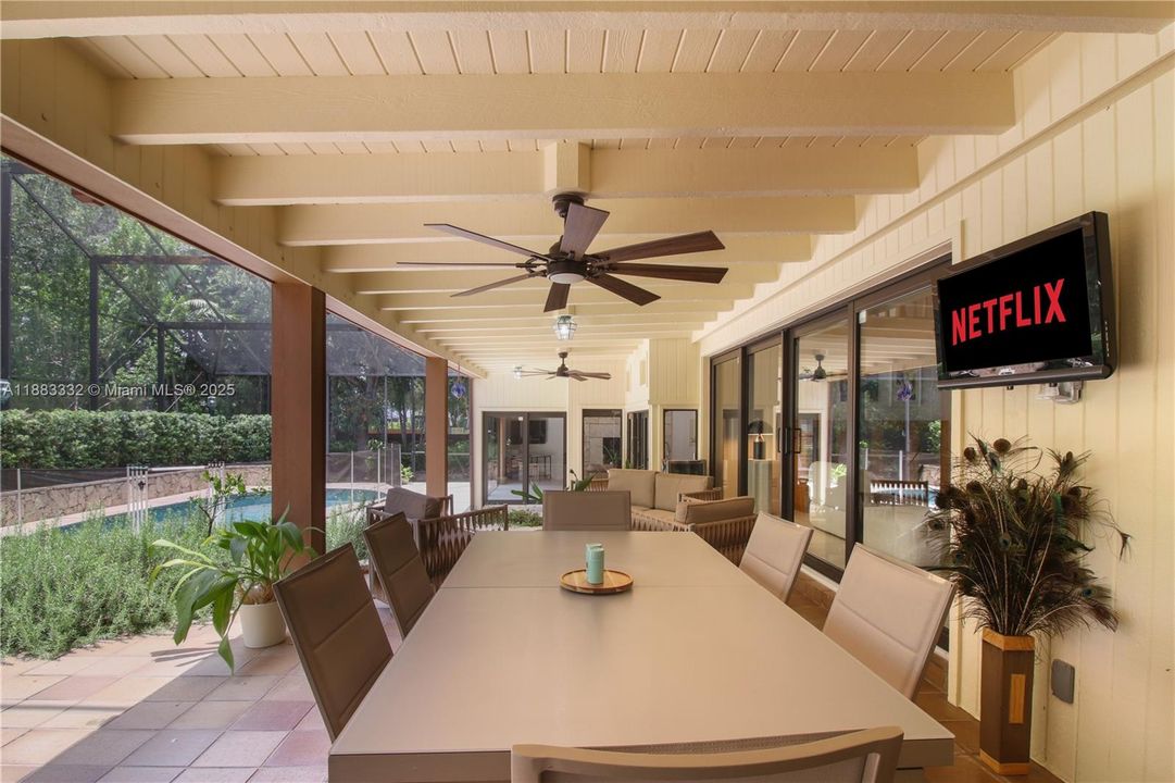 合同活跃: $2,175,000 (4 贝兹, 2 浴室, 3552 平方英尺)