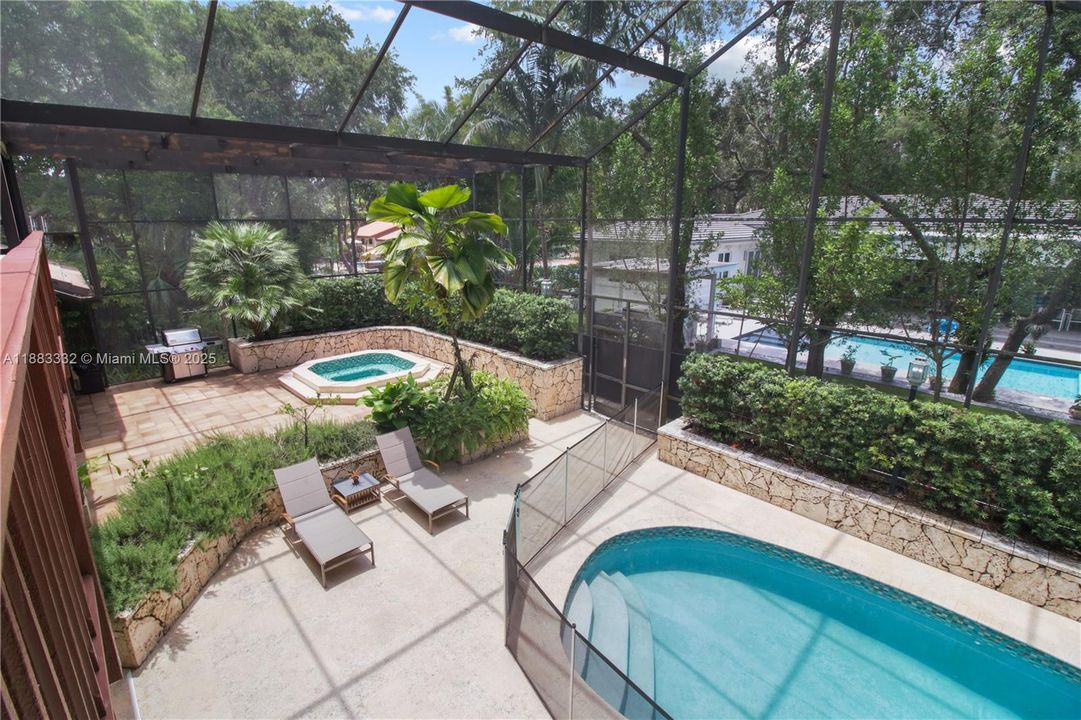 合同活跃: $2,175,000 (4 贝兹, 2 浴室, 3552 平方英尺)