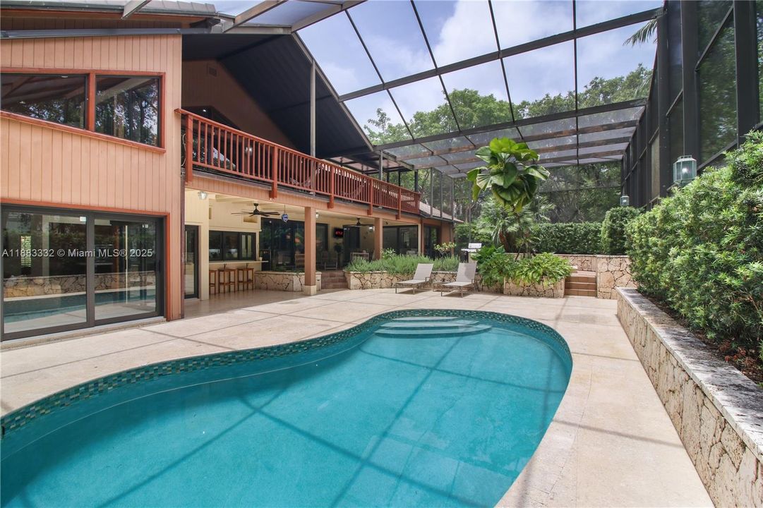 合同活跃: $2,175,000 (4 贝兹, 2 浴室, 3552 平方英尺)