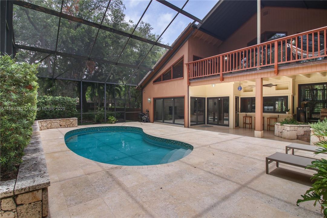 合同活跃: $2,175,000 (4 贝兹, 2 浴室, 3552 平方英尺)