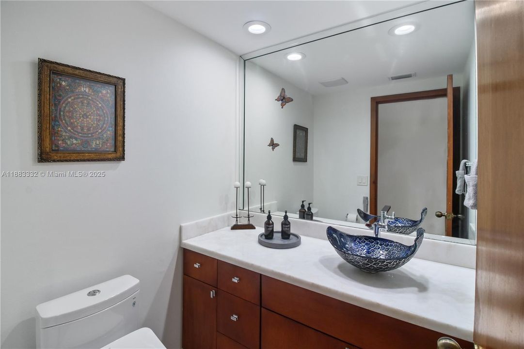 合同活跃: $2,175,000 (4 贝兹, 2 浴室, 3552 平方英尺)