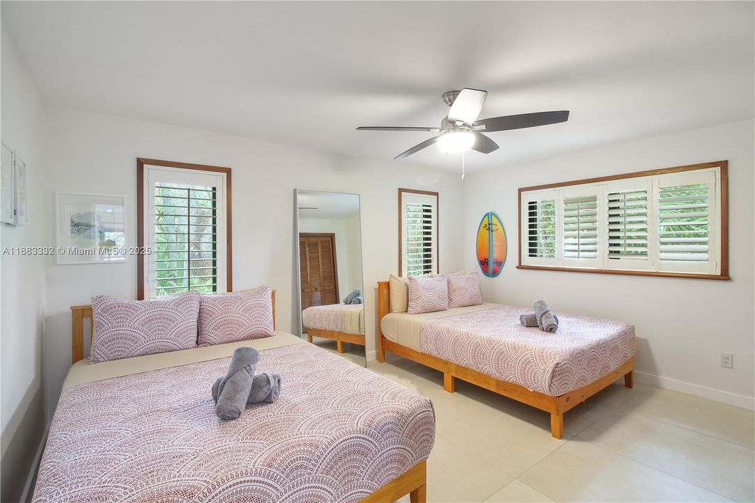 Gst Bdr 1, fits two queen beds