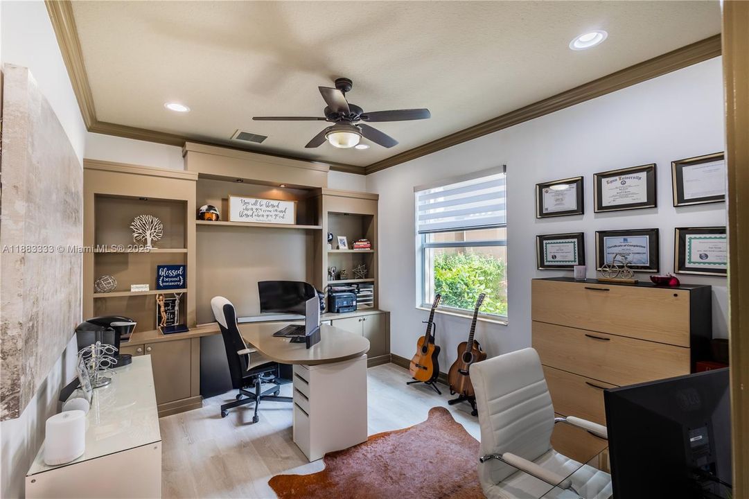 На продажу: $999,000 (5 спален, 4 ванн, 3230 Квадратных фут)