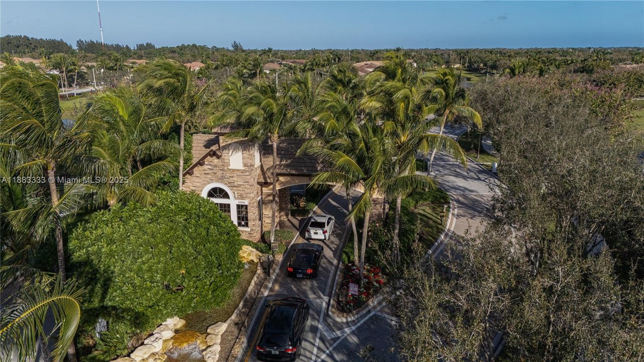 На продажу: $999,000 (5 спален, 4 ванн, 3230 Квадратных фут)