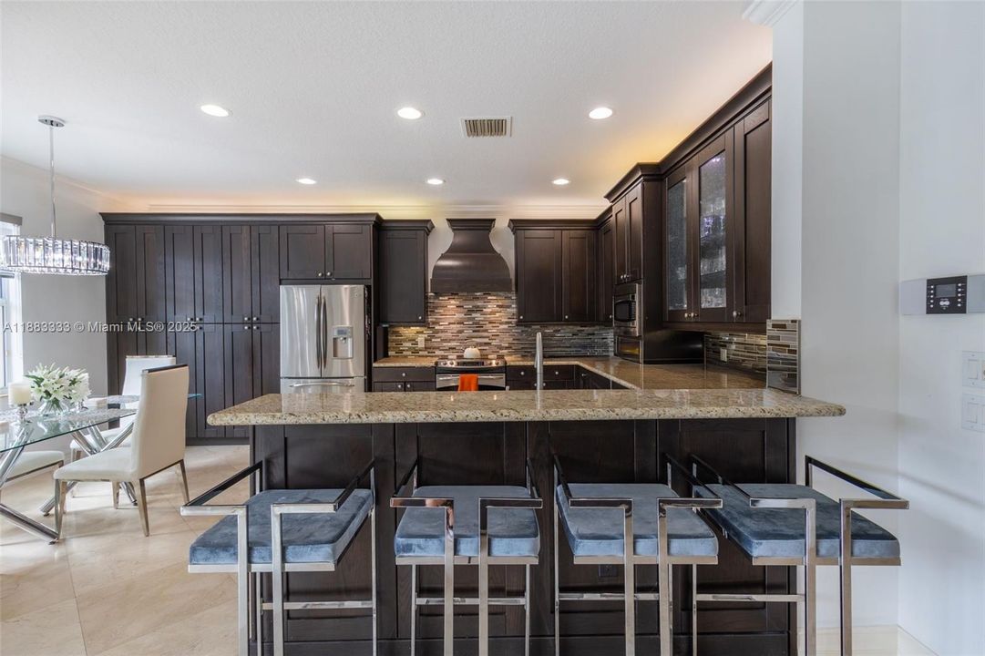 На продажу: $999,000 (5 спален, 4 ванн, 3230 Квадратных фут)