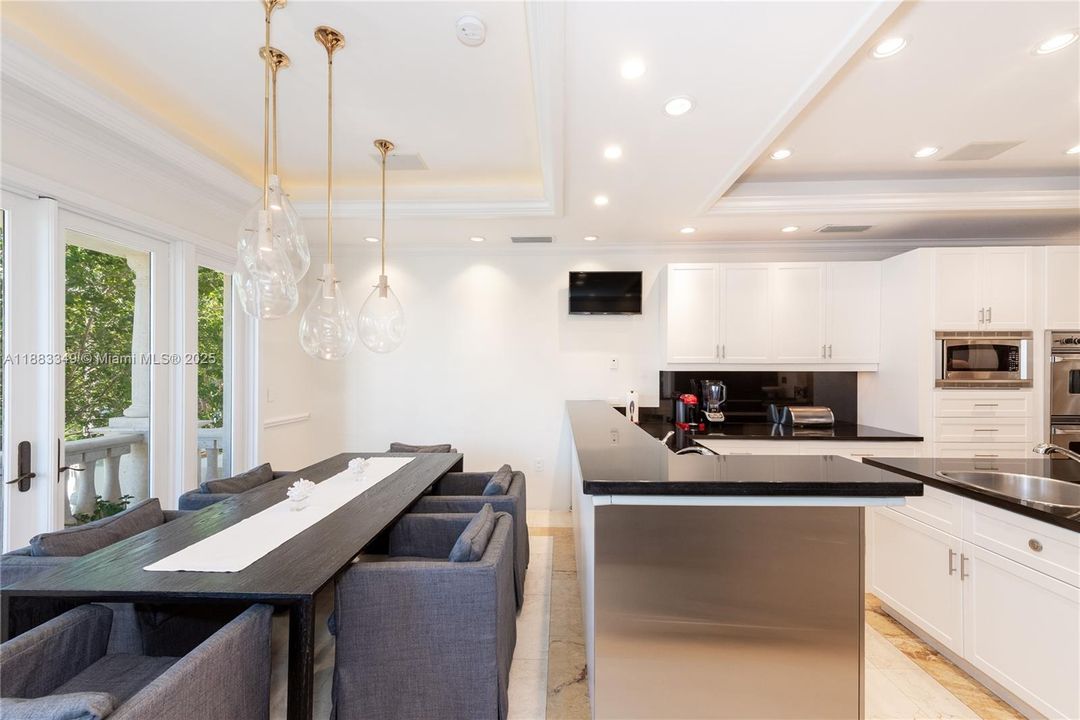 待售: $29,500,000 (9 贝兹, 8 浴室, 10964 平方英尺)