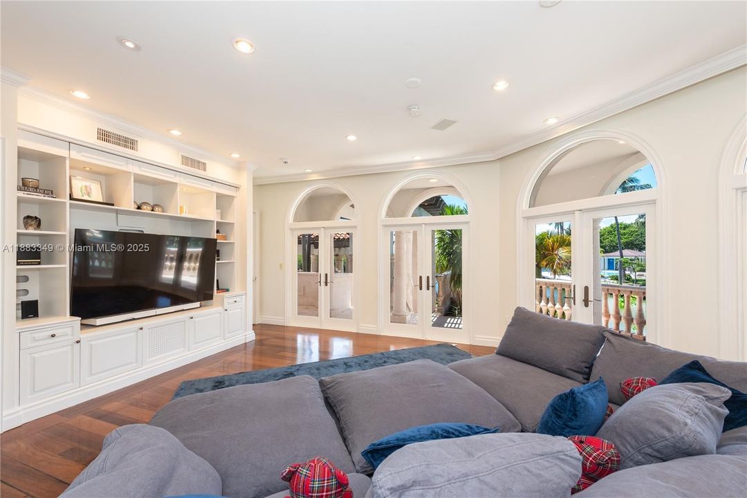 待售: $29,500,000 (9 贝兹, 8 浴室, 10964 平方英尺)