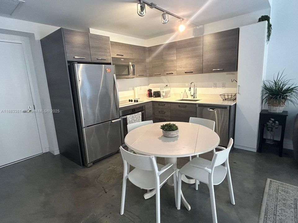 最近租的: $2,650 (1 贝兹, 1 浴室, 533 平方英尺)