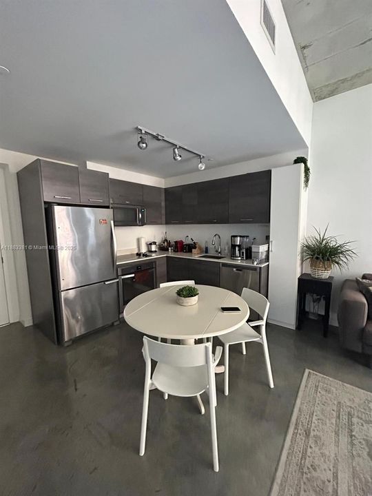 最近租的: $2,650 (1 贝兹, 1 浴室, 533 平方英尺)