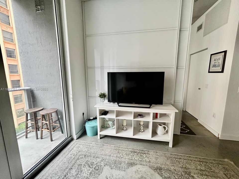 最近租的: $2,650 (1 贝兹, 1 浴室, 533 平方英尺)