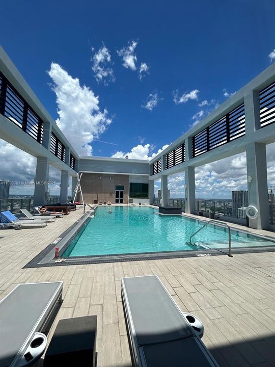 最近租的: $2,650 (1 贝兹, 1 浴室, 533 平方英尺)