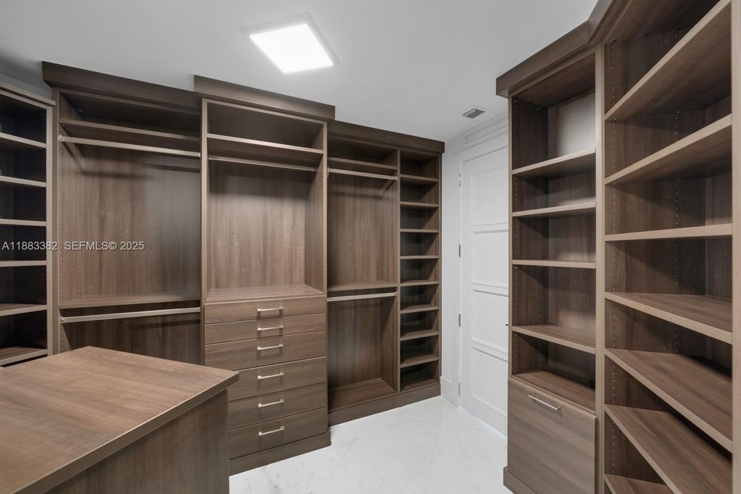 For Rent: $65,000 (7 beds, 7 baths, 10000 Square Feet)